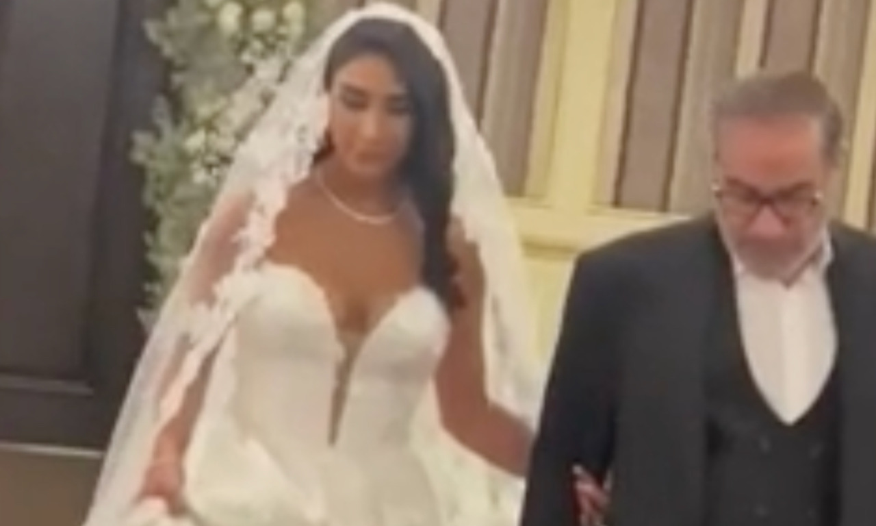 Si sposa con un abito scollato senza hijab, bufera per le nozze della figlia dell’oligarca iraniano