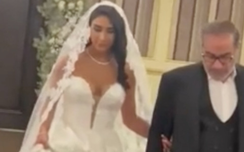 Si sposa con un abito scollato senza hijab, bufera per le nozze della figlia dell’oligarca iraniano