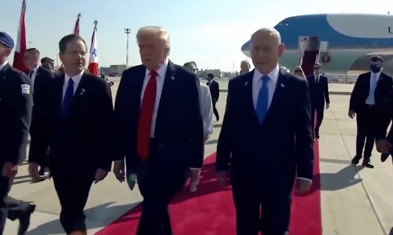Trump è atterrato a Israele, parlerà alla Knesset: “La guerra è finita”