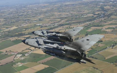 Incidente aereo a Sabaudia: precipitato un velivolo dell’Aeronautica Militare nel Parco del Circeo, due vittime
