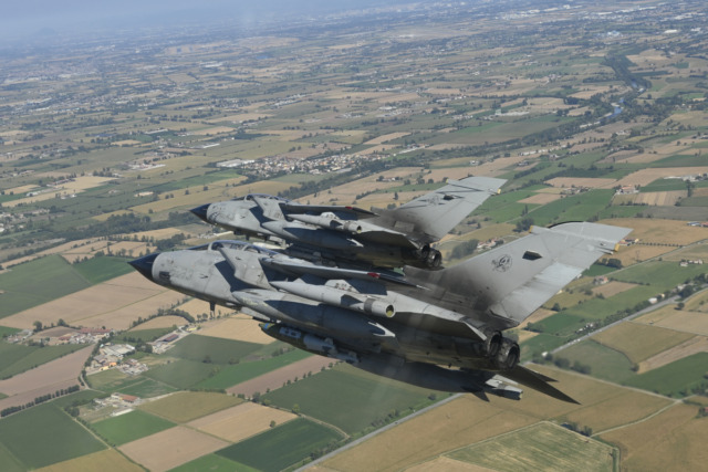 Incidente aereo a Sabaudia: precipitato un velivolo dell’Aeronautica Militare nel Parco del Circeo, due vittime