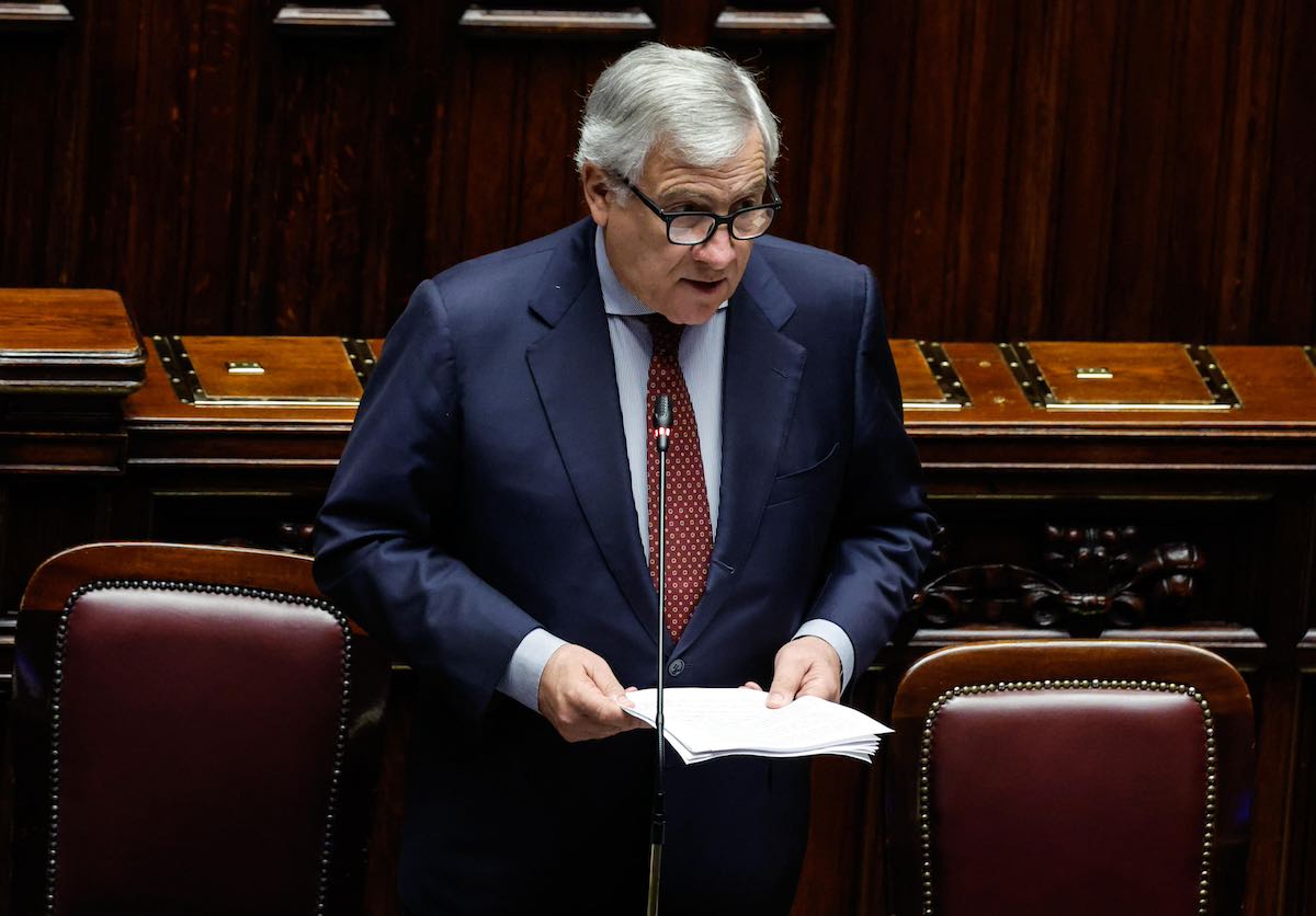 Tajani in Parlamento: “La pace in Medio Oriente è a portata di mano”. Opposizioni: “I palestinesi saranno i Pellerossa del XXI secolo”