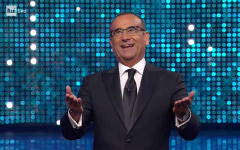 Sanremo 2026 non cambia di una virgola: 4 giovani, 26 big, duetti e giurie