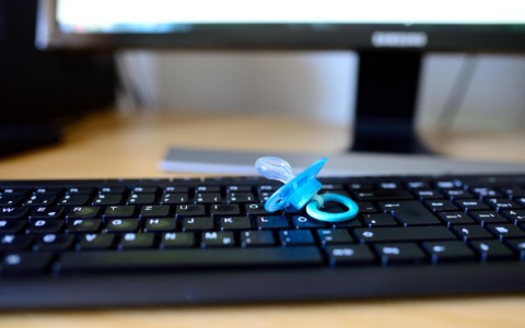 Bonus mamme da 480 euro, via alle domande: a chi spetta, cosa fare e le scadenze