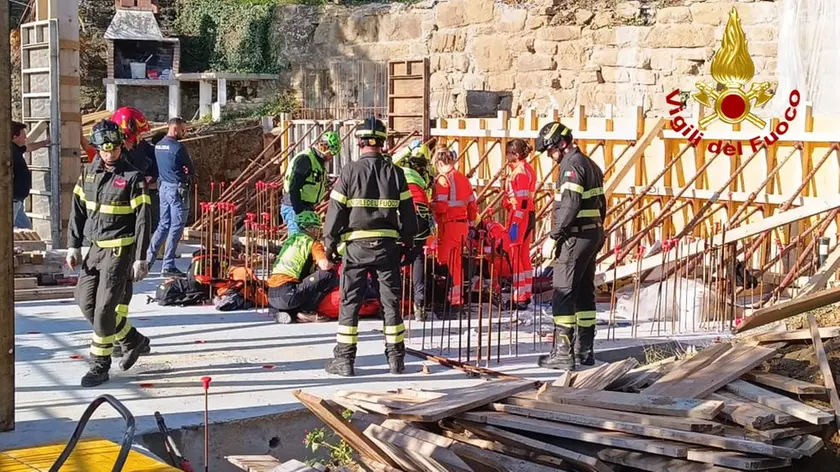 Colpito alla testa da una trave in cantiere, muore operaio 61enne: era in nero