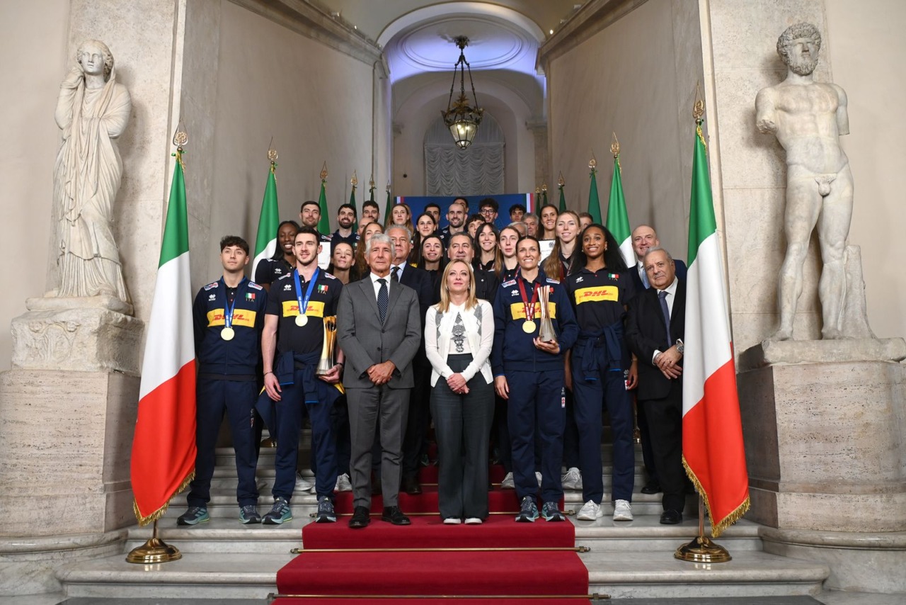 Mattarella e Meloni celebrano le Nazionali di volley campioni del mondo