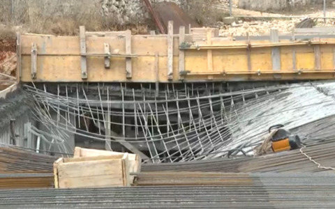 Sabato tragico per gli incidenti sul lavoro: esplode fabbrica a Napoli, 58enne muore a Lecce nel crollo in cantiere