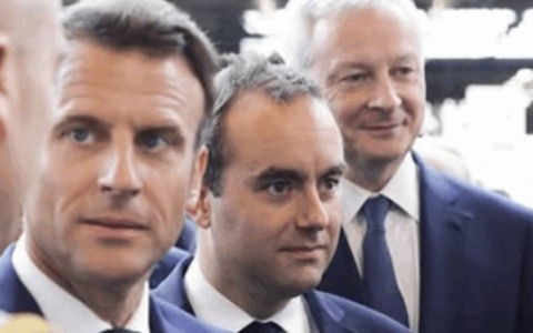 I ministri rimasti in carica per 12 ore in Francia riceveranno un’indennità da 28.000 euro