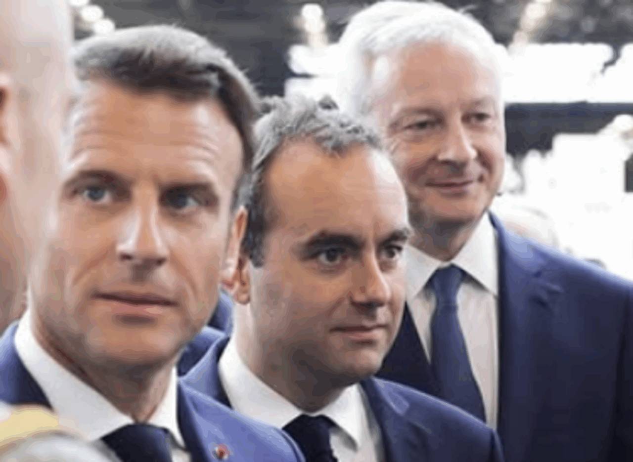 I ministri rimasti in carica per 12 ore in Francia riceveranno un’indennità da 28.000 euro