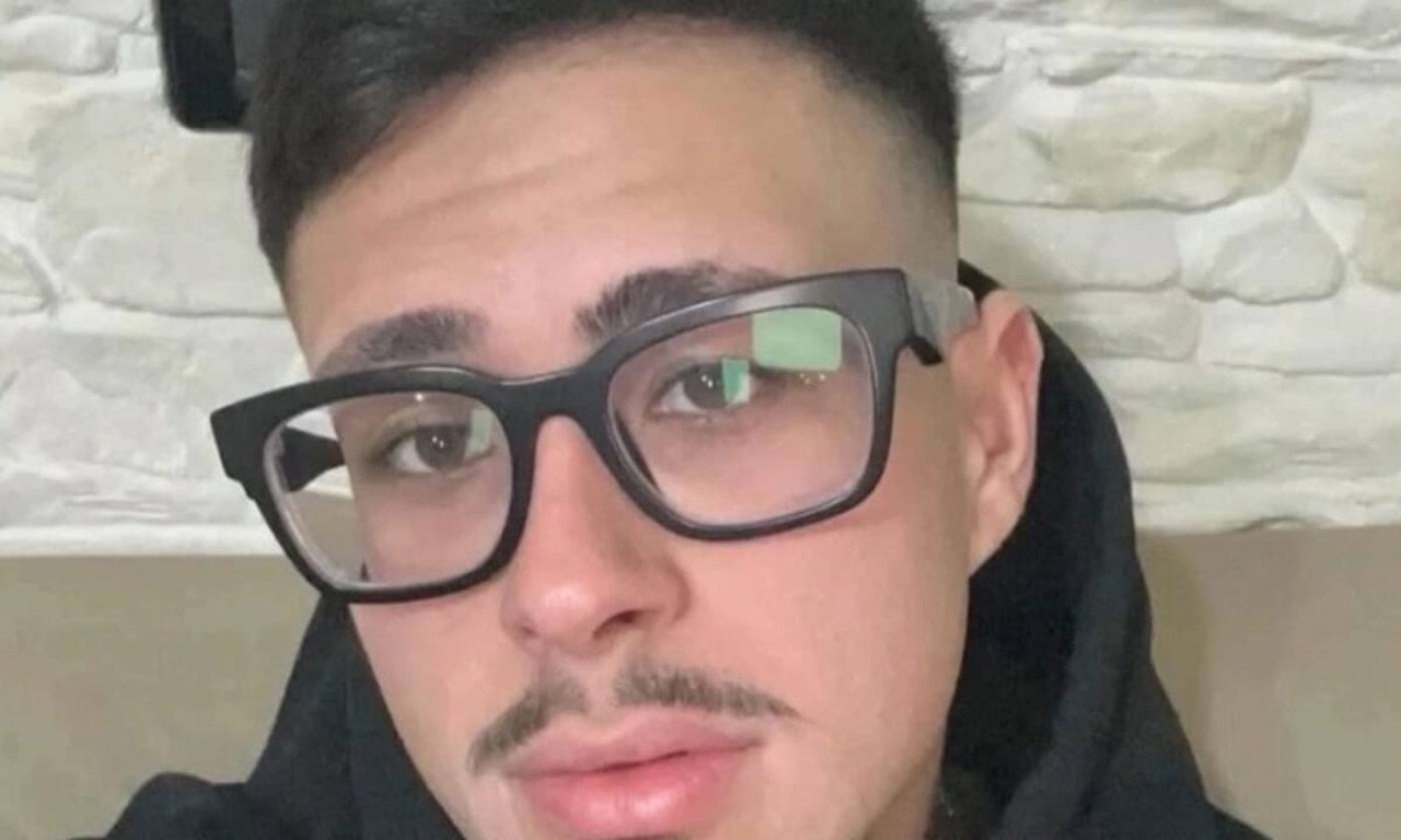 Cercano di fermare una rissa: 21enne ucciso a colpi di pistola a Palermo, 23enni accoltellati in Veneto