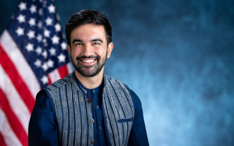 34 anni, socialista, musulmano: chi è Mamdami, il nuovo sindaco di New York