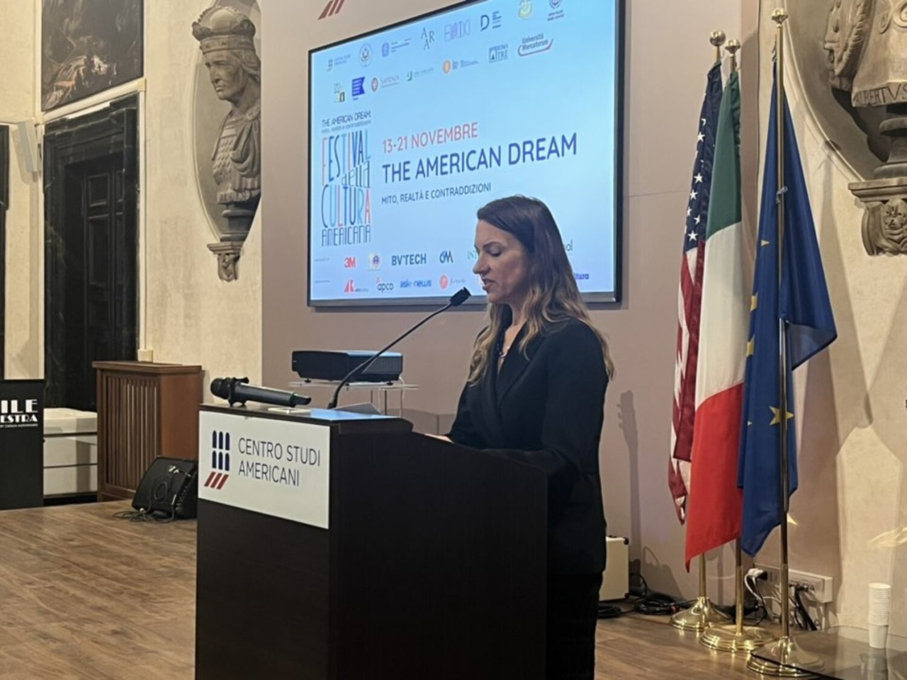 Oltre il soffitto di cristallo, il volto femminile del Sogno Americano