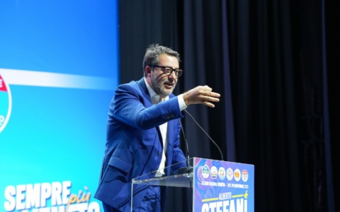 Battuta di Salvini contro il Centrosinistra: “Tu quante case hai occupato, 15? Subito capolista”