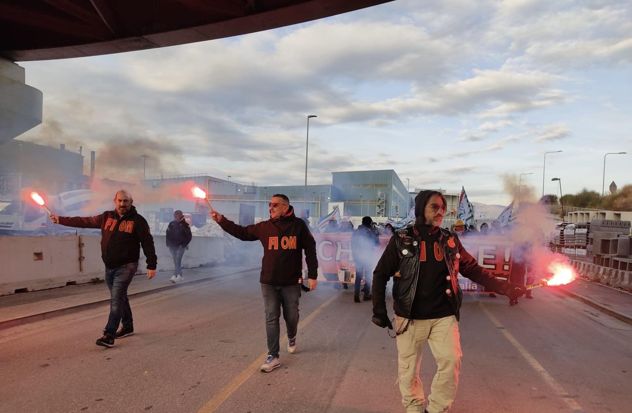 Ex Ilva, mobilitazioni a Genova e Taranto: presidi, occupazioni e strade bloccate