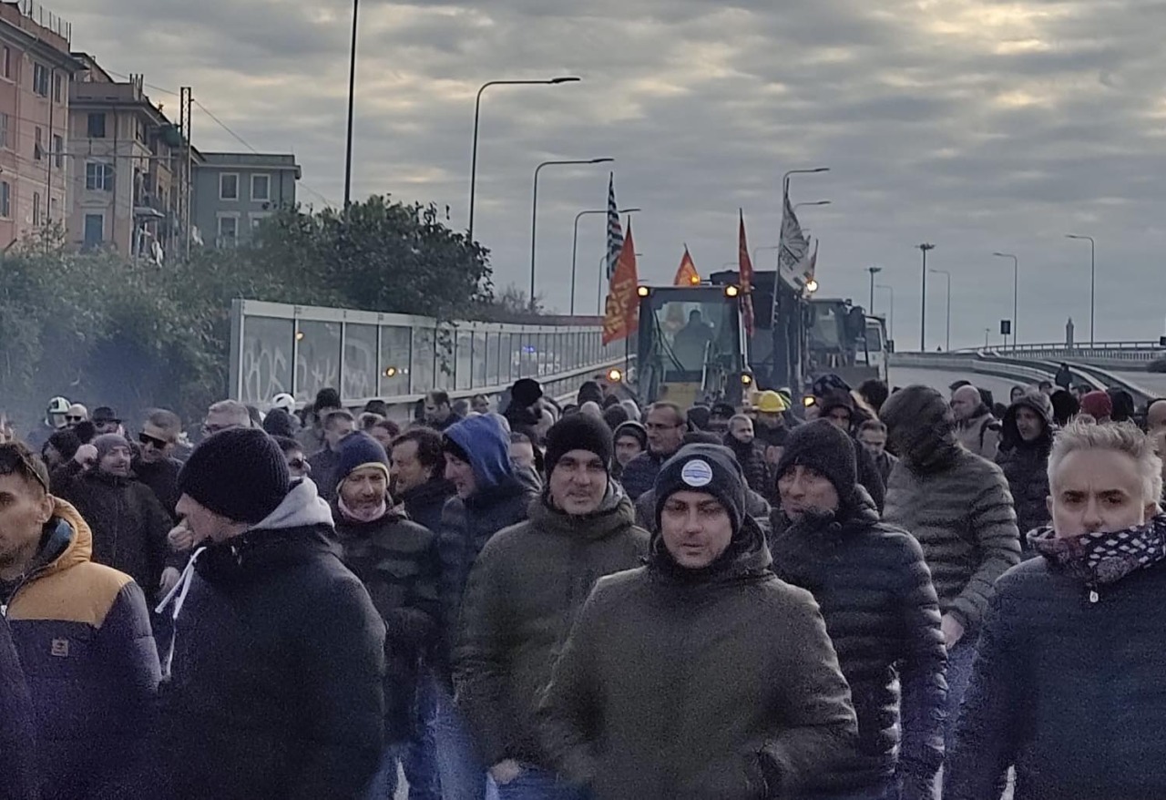 Ex Ilva, mobilitazioni a Genova e Taranto: presidi, occupazioni e strade bloccate