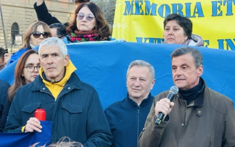 Moderati di centrodestra e riformisti di centrosinistra ieri in piazza a Roma per l’Ucraina