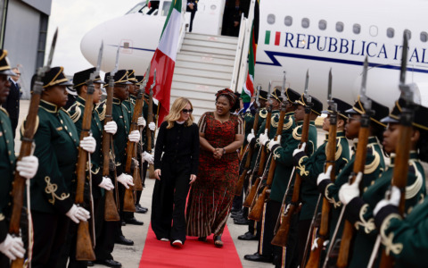 La premier Meloni è arrivata in Sudafrica per il G20: in agenda energia e gestione dei minerali critici