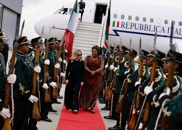 La premier Meloni è arrivata in Sudafrica per il G20: in agenda energia e gestione dei minerali critici