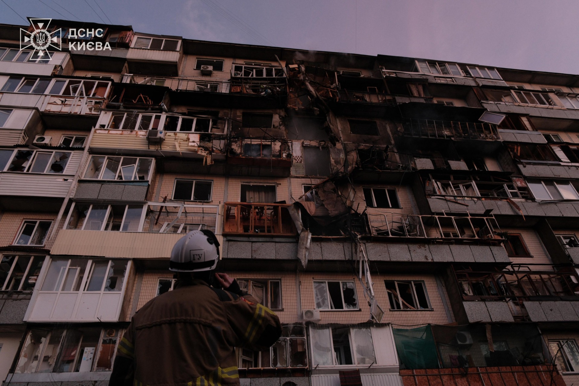 Ucraina, nuova ondata di attacchi sulle infrastrutture energetiche. Allarme aereo su Kiev, raid a Odessa