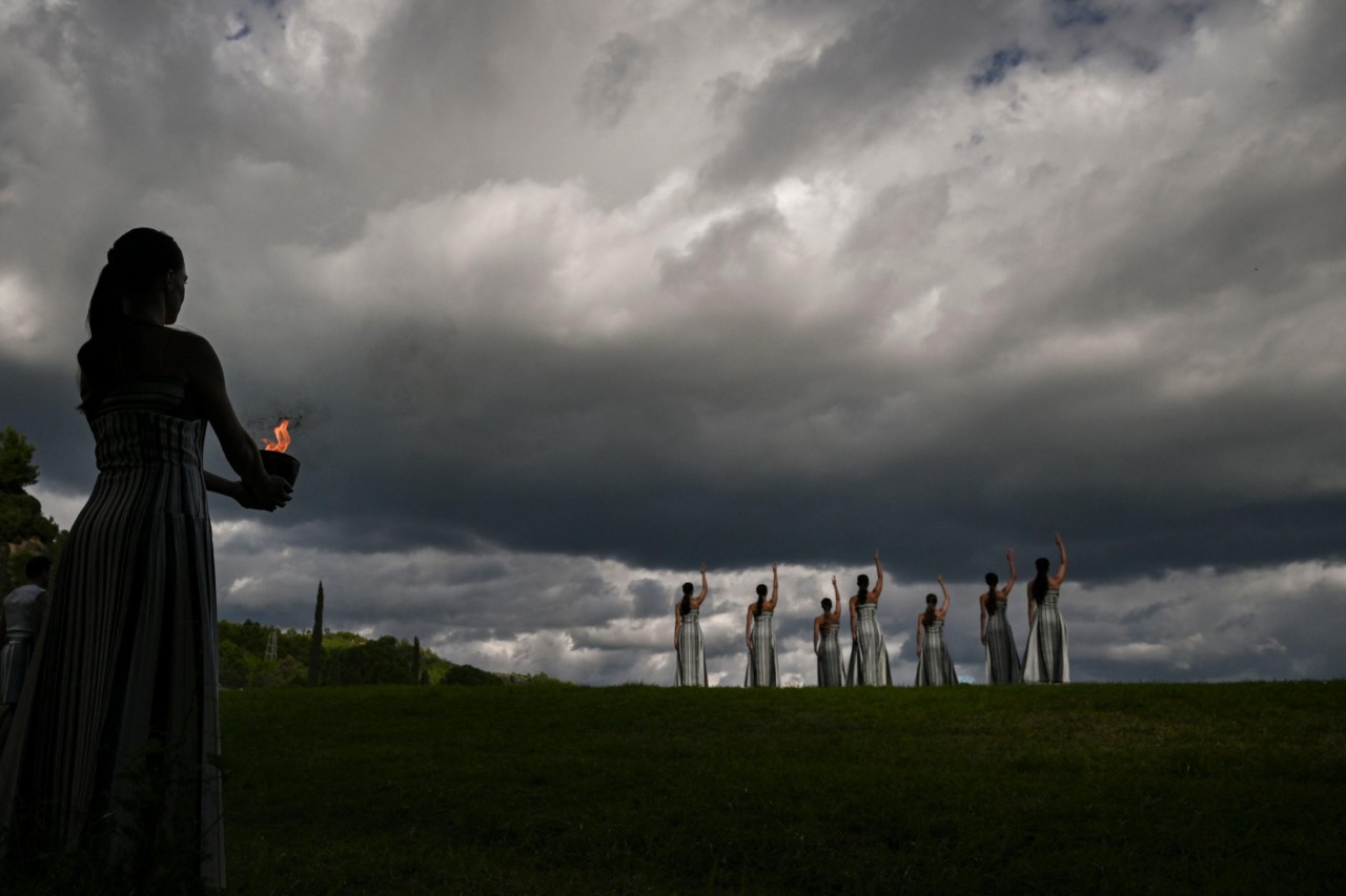 Accesa in Grecia la fiamma olimpica: iniziato il viaggio verso Milano-Cortina 2026