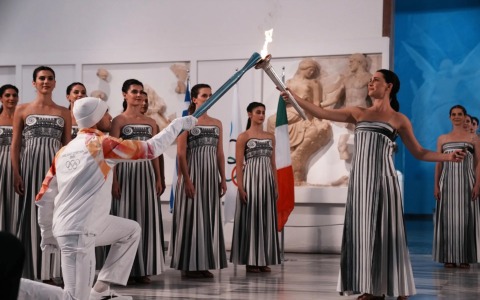 Accesa in Grecia la fiamma olimpica: iniziato il viaggio verso Milano-Cortina 2026