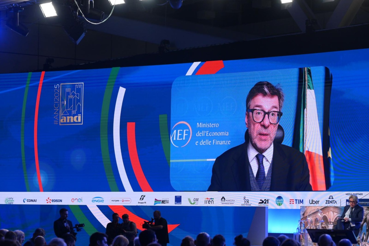 Giorgetti all’Anci: “Sulla Manovra discussione aperta, speriamo di portare miglioramenti”