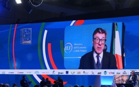 Giorgetti all’Anci: “Sulla Manovra discussione aperta, speriamo di portare miglioramenti”