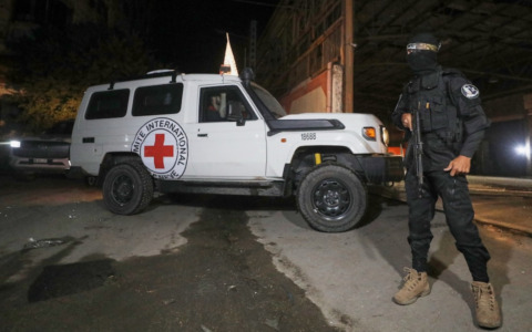 Nella notte Hamas ha riconsegnato un altro corpo. Oggi Abu Mazen a Roma