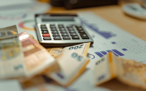 Le famiglie possono spendere sempre meno e il Pil italiano è quasi fermo (+0,1%)