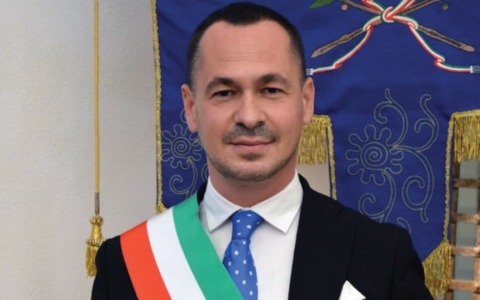 Voti dal clan per le Comunali: sei arresti, indagato il sindaco di Modugno (candidato alle Regionali con FI)