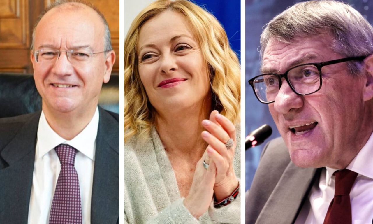 Scuola, siglato il contratto: 150 euro in più agli insegnanti, 110 ai collaboratori. La Cgil dice no