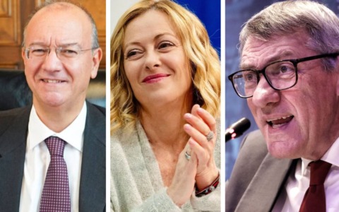 Scuola, siglato il contratto: 150 euro in più agli insegnanti, 110 ai collaboratori. La Cgil dice no