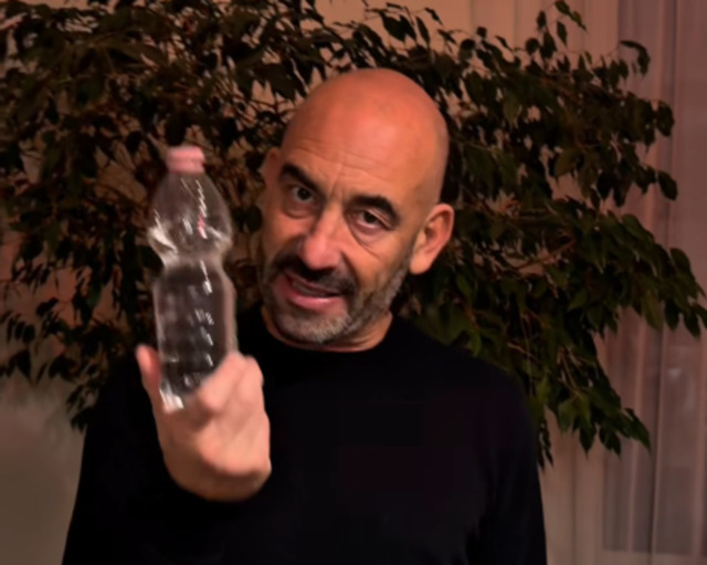 Bassetti: “Con le bottiglie di plastica, in una settimana beviamo microplastiche pari a una carta di credito”