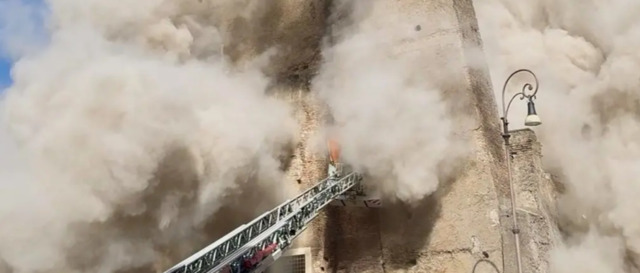 Crollo torre a Roma: è morto il lavoratore intrappolato per 11 ore sotto le macerie