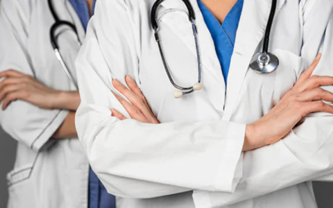 Firmato il nuovo contratto per 137mila dirigenti medici e sanitari. Cgil e Fassid non ci stanno