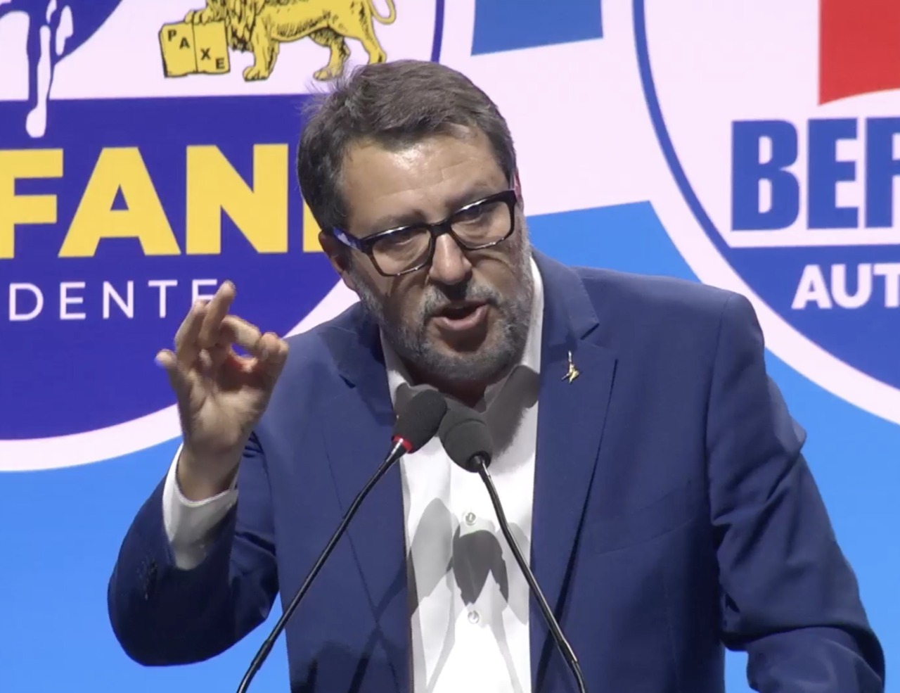 Battuta di Salvini contro il Centrosinistra: "Tu quante case hai occupato, 15? Subito capolista"