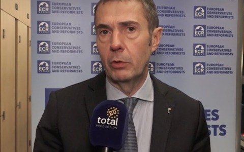 Immigrazione, Ciriani (FdI): “Governi con radici diversissime prendono spunto da modello Meloni”