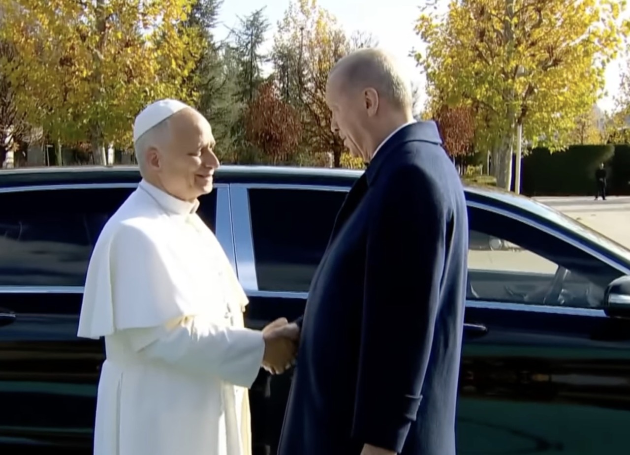 Papa Leone XIV in Turchia, prima tappa ad Ankara: “Cooperiamo per costruire un mondo migliore”