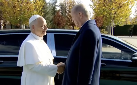 Papa Leone XIV in Turchia, prima tappa ad Ankara: “Cooperiamo per costruire un mondo migliore”