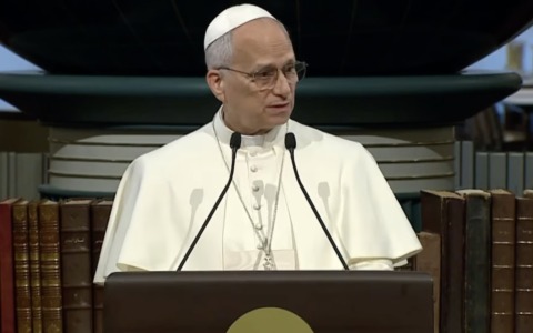 Gaza, Papa Leone XIV arriva in Libano e ribadisce: “Soluzione due stati unica via possibile”