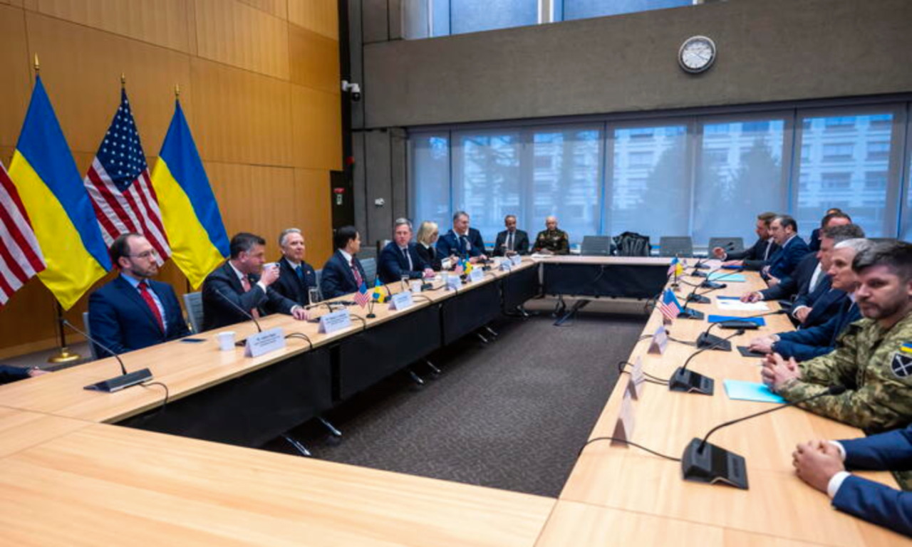 Ucraina, passi verso la pace: si lavora sulle modifiche al Piano Usa. Meloni: “Ora cessate il fuoco da Mosca”