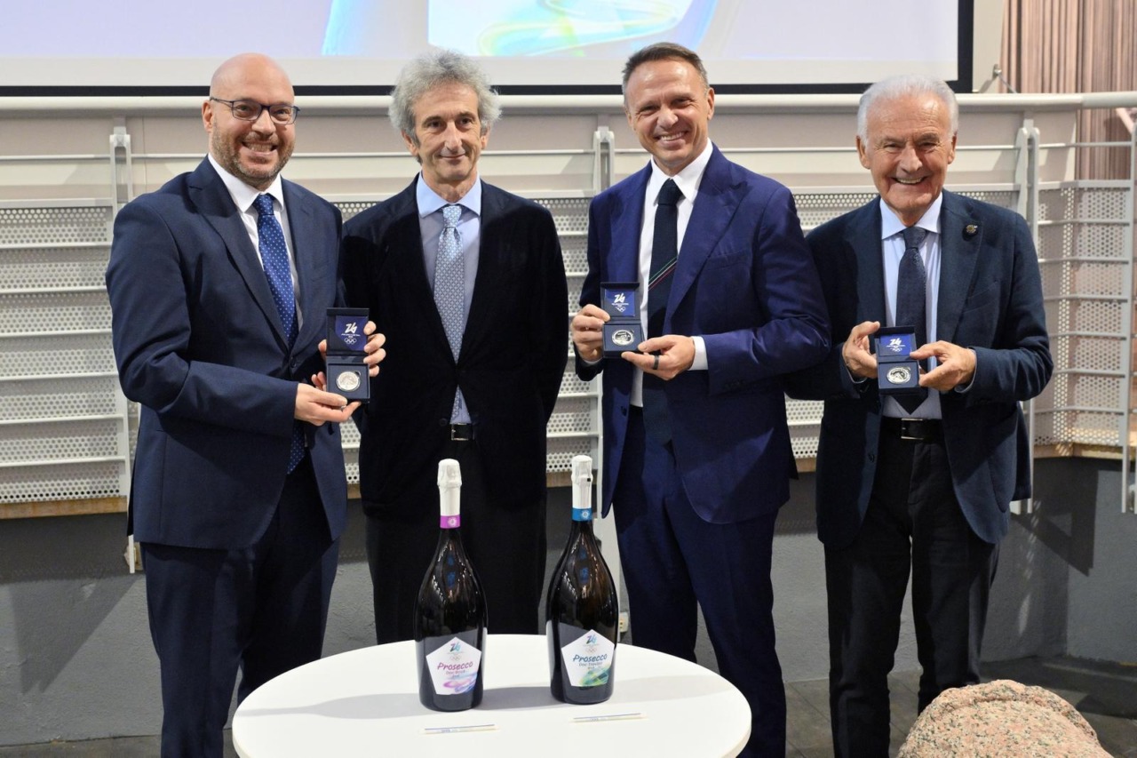 Prosecco DOC: le prime fascette tricolore sulle bottiglie del vino italiano più bevuto al mondo