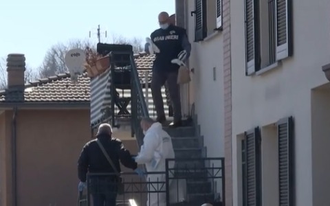 Accoltella al petto la moglie 81enne e la uccide dopo una lite per i “Gratta e vinci”