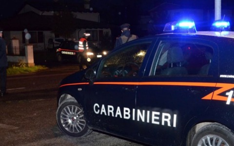 Due in scooter sparano e uccidono 18enne nel Napoletano, a Messina 16enne freddato a colpi di pistola