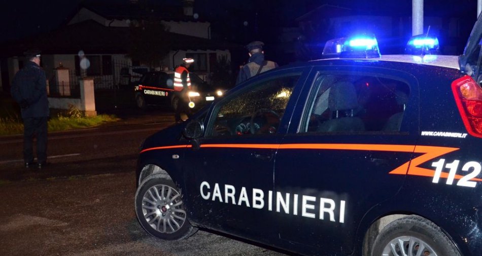 Due in scooter sparano e uccidono 18enne nel Napoletano, a Messina 16enne freddato a colpi di pistola