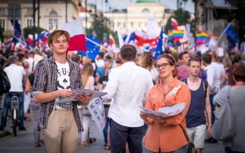 Giovani e politica: le proposte di Meritocrazia Italia per promuovere consapevolezza e responsabilità