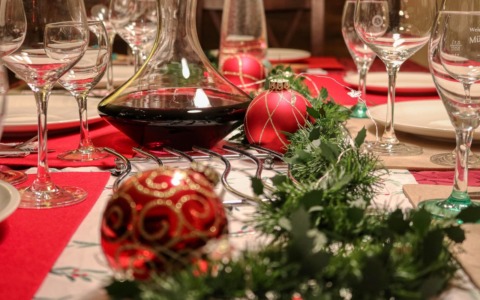 Mise en place di Natale: come creare una tavola elegante