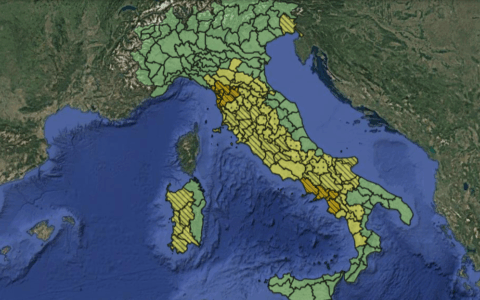 Allerta meteo: neve al Nord, piogge e scuole chiuse tra Campania e Toscana