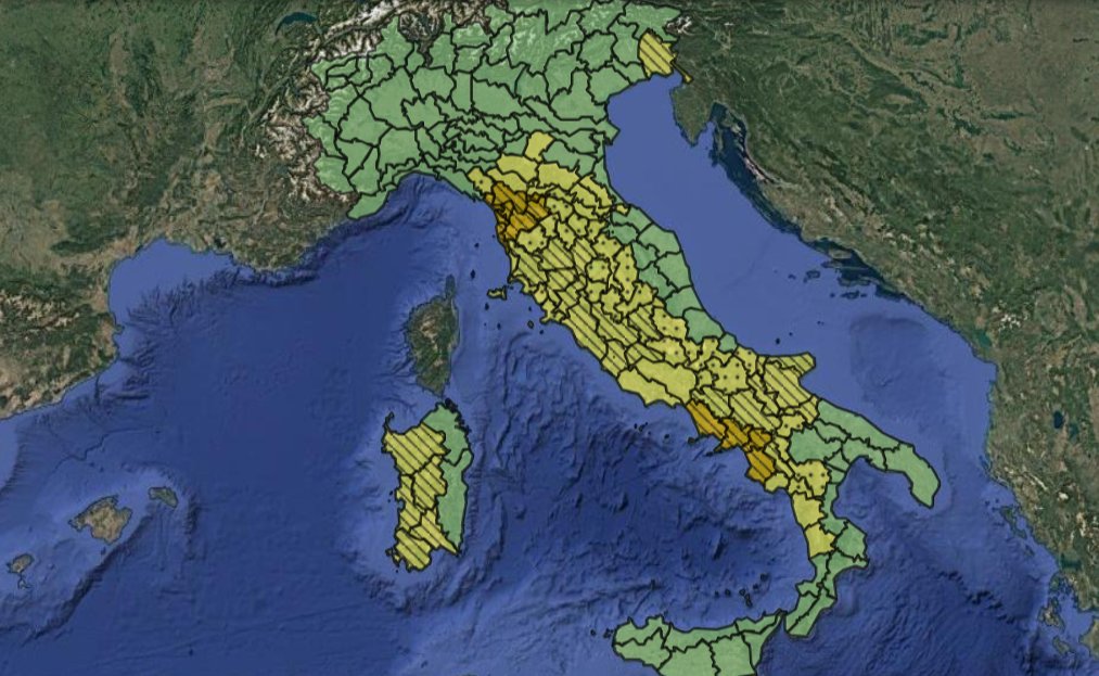 Allerta meteo: neve al Nord, piogge e scuole chiuse tra Campania e Toscana