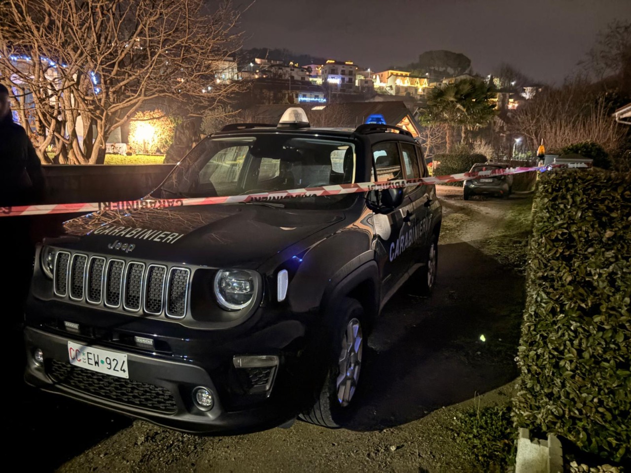 Marito, moglie e il loro cane trovati senza vita in casa: femminicidio o tragedia della disperazione?